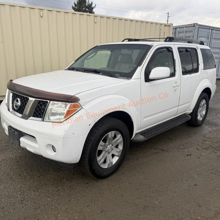 2005 NISSAN PATHFINDER LE
