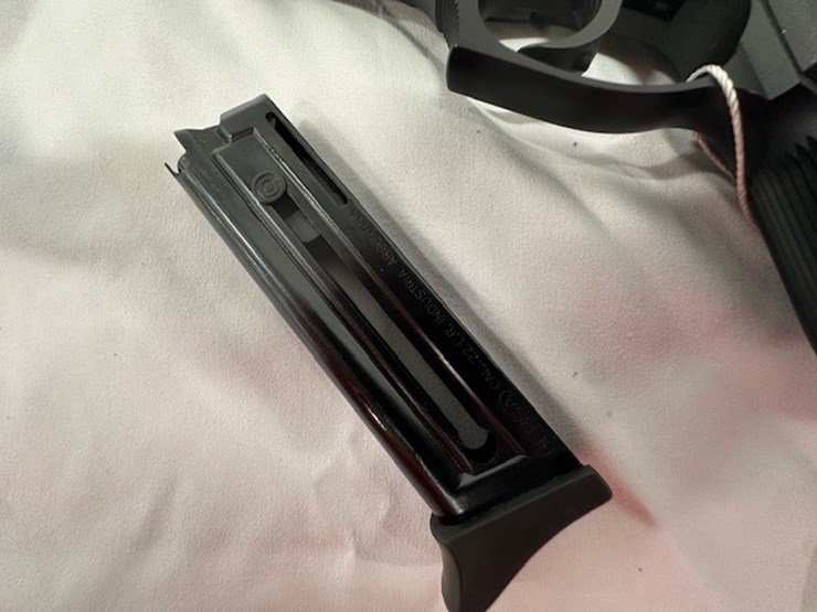 #2025-00052-•-bersa-thunder-22-pistol-image-32