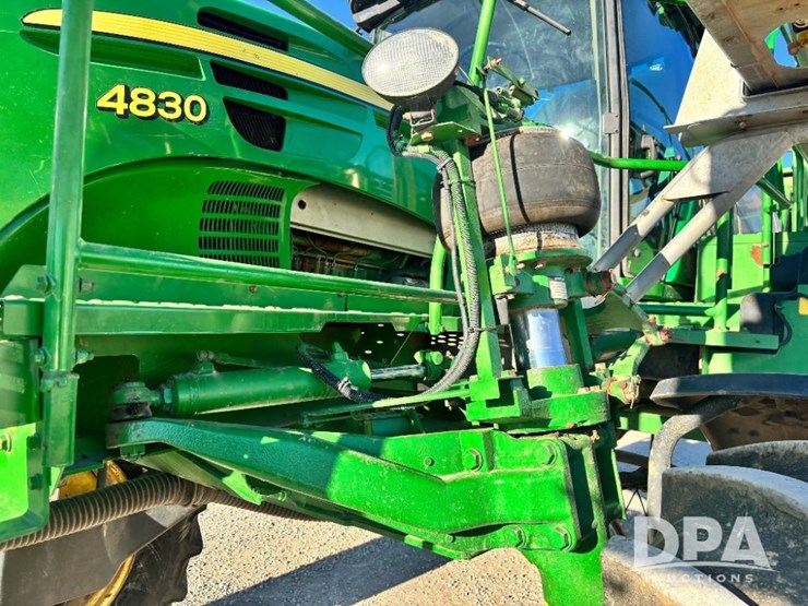 2013-john-deere-4830-image-39