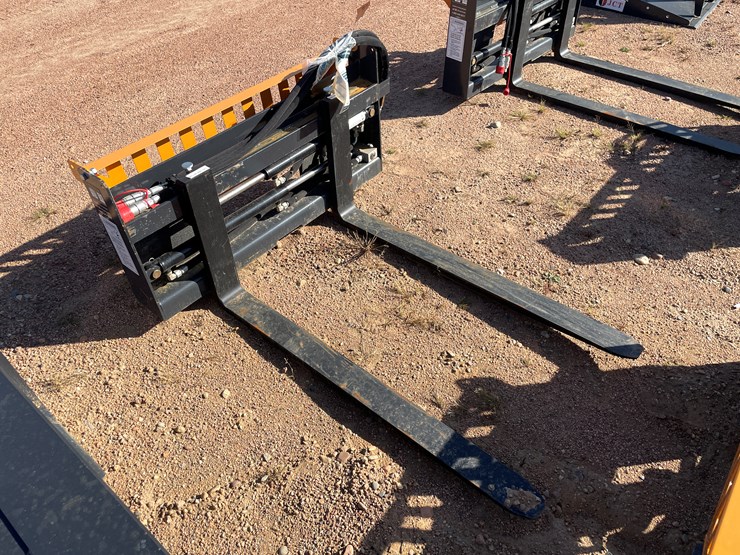 #4091-•-wolverine-pallet-fork-hydraulic-adjustable-attachment-image-1