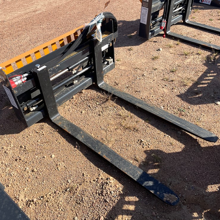 #4091 • Wolverine Pallet Fork Hydraulic Adjustable Attachment