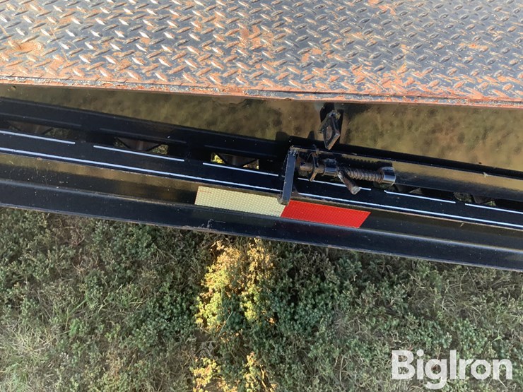 2013-titan-trailer-image-19