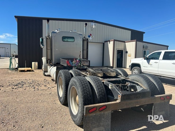 2004-peterbilt-379-image-5