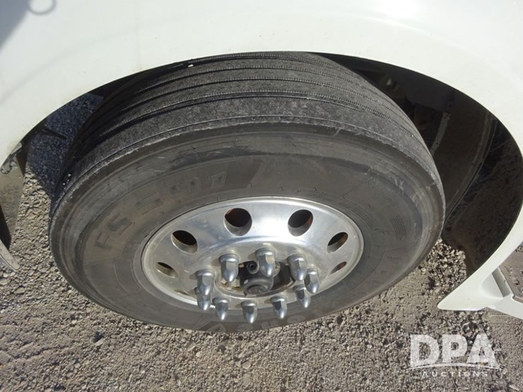 2016-freightliner-coronado-day-cab-glider-truck-(pz13982,-unit-720)-image-40