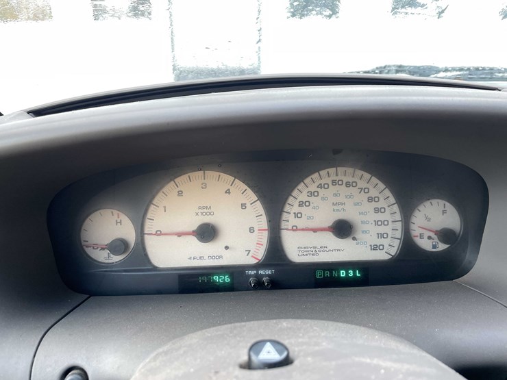 1999-chrysler-town-&-country-image-148