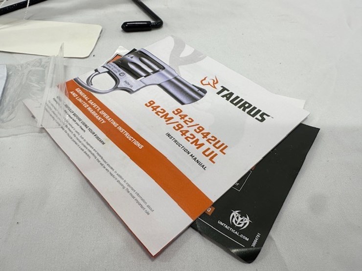 #2025-00067-•-taurus-942m-revolver-image-6
