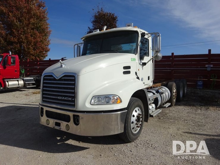 2014-mack-pinnacle-truck-(pz13988,-unit-239)-image-3