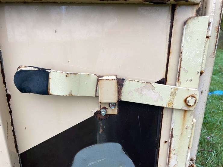 #8044-•-1986-3-horse-gooseneck-camper-trailer-(no-title)-image-39