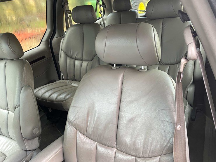 1999-chrysler-town-&-country-image-133