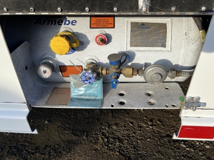 2006-freightliner-mt45-image-23