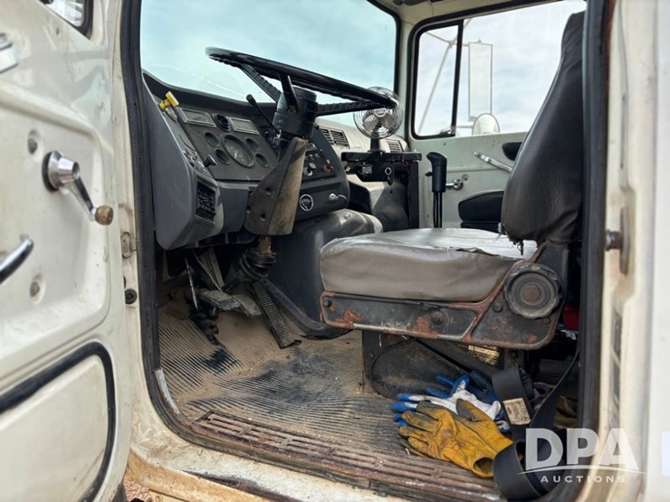 1994-ford-l8000-image-57