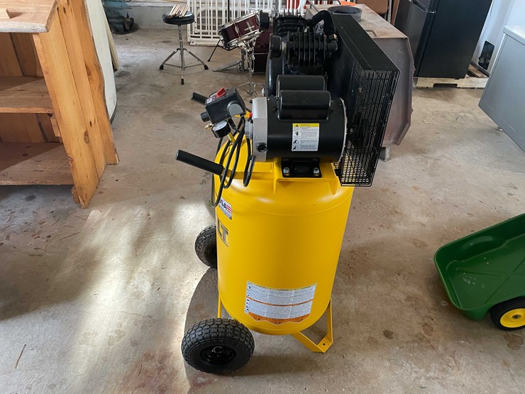 #6606-•-dewalt-air-compressor-image-6