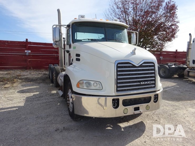 2014-mack-pinnacle-truck-(pz13988,-unit-239)-image-10