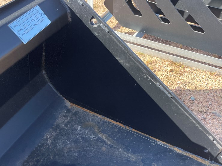 #4106-•-72"-bucket-attachment-image-7