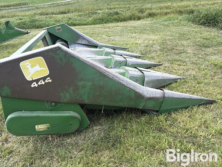 john-deere-444-image-19