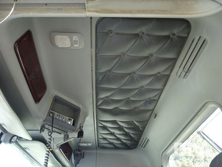 2017-freightliner-coronado-day-cab-glider-truck-(pz13993,-unit-725)-image-93