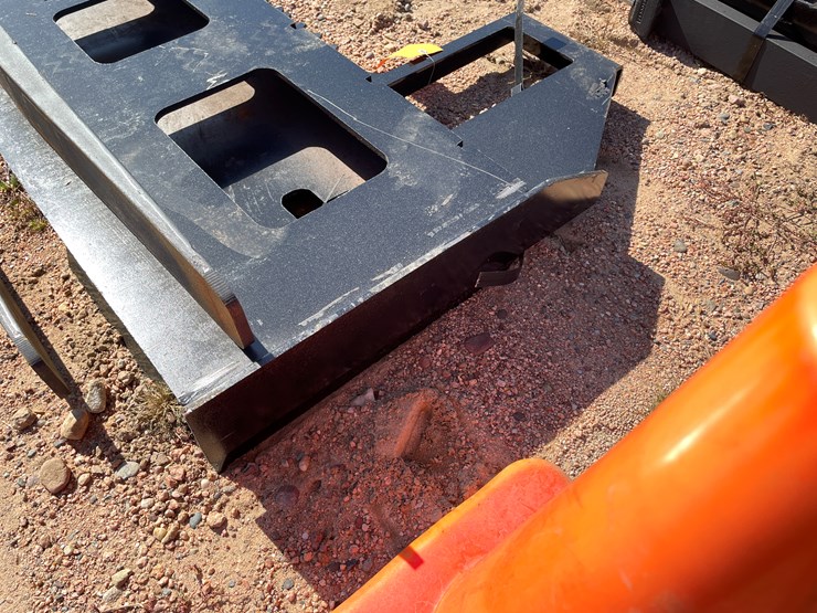 #4135-•-universal-pallet-fork-attachment-image-2