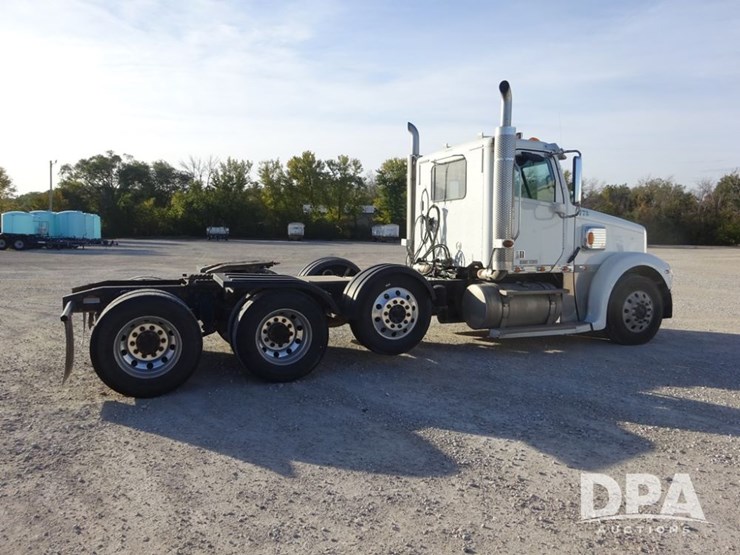 2018-freightliner-coronado-day-cab-glider-truck-(pz13996,-unit-773)-image-14
