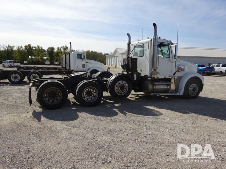 2017-freightliner-coronado-day-cab-glider-truck-(pz13993,-unit-725)-image-18