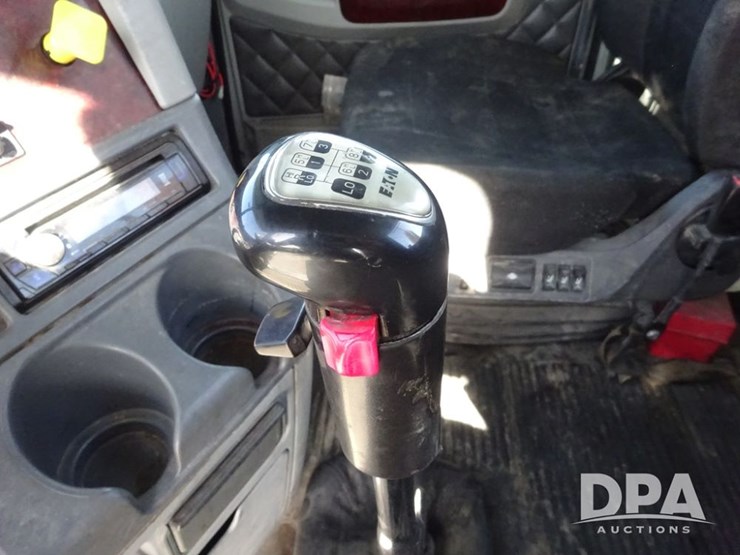 2017-freightliner-coronado-day-cab-glider-truck-(pz13993,-unit-725)-image-96