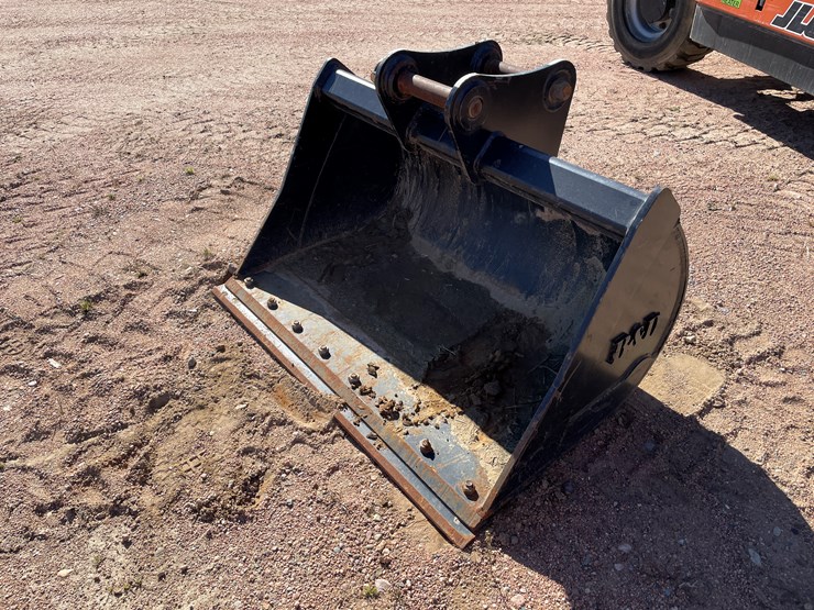 2022-john-deere-75-image-1