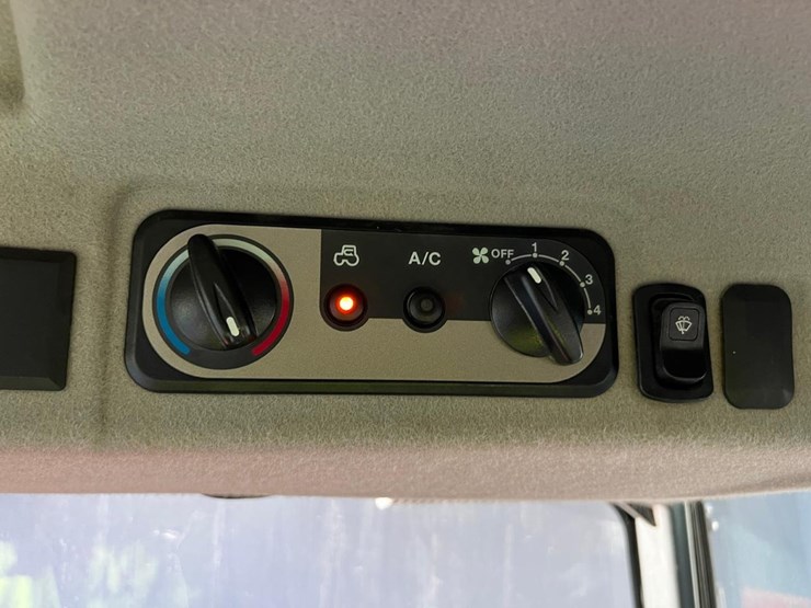 2015-kubota-l4060-image-34