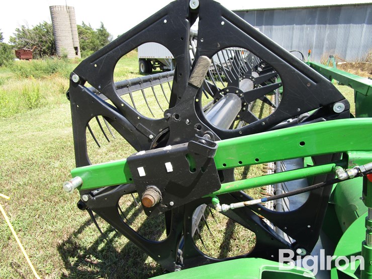 2018-john-deere-625f-image-10