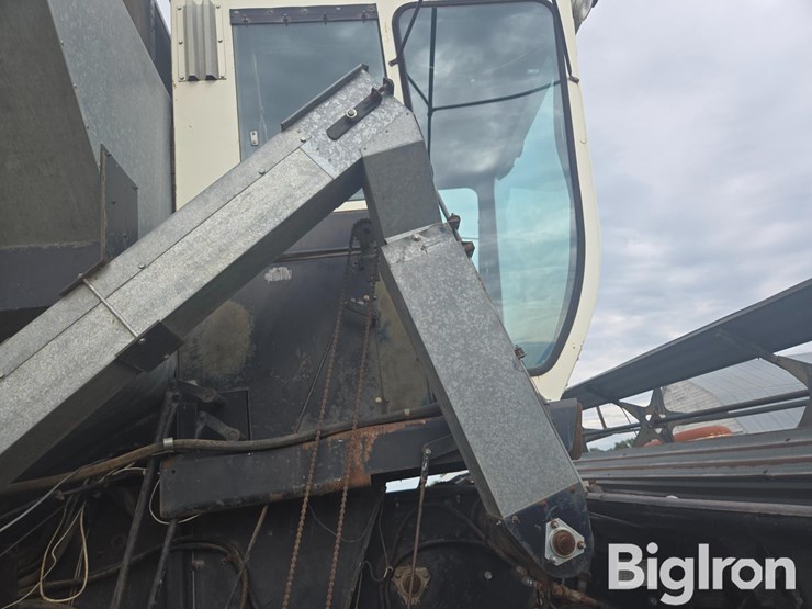 1976-gleaner-m-image-10