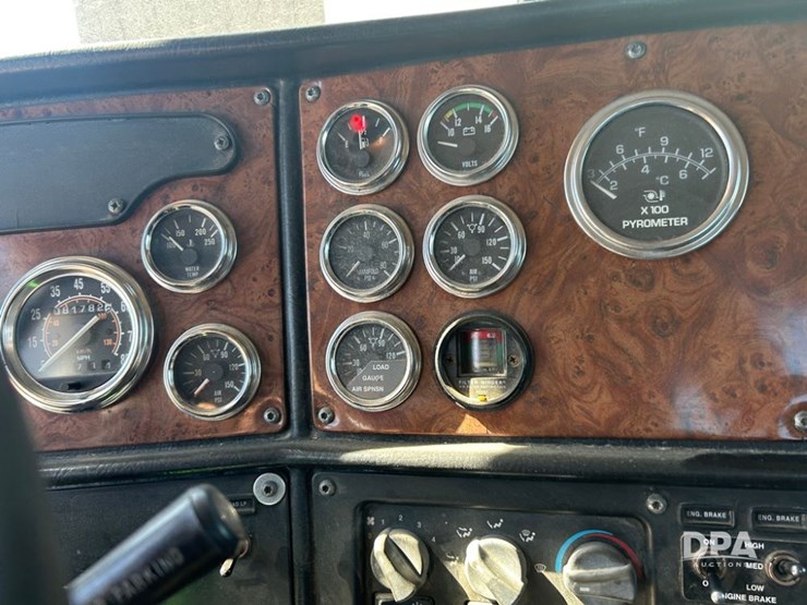 2004-peterbilt-379-image-43