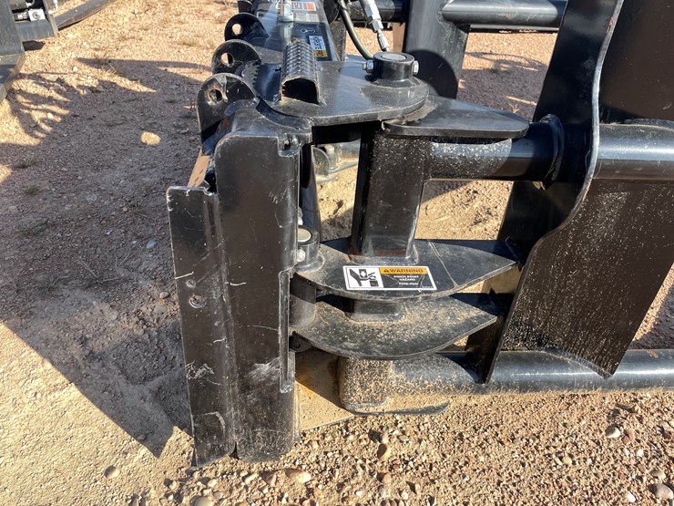 #4086-•-john-deere-pro-ah80-bale-squeeze-attachment-image-4