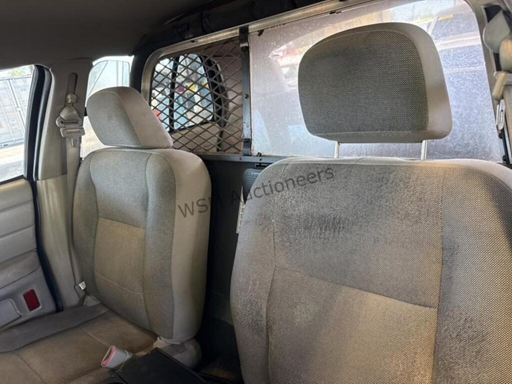 2009-ford-crown-victoria-sdn-image-23