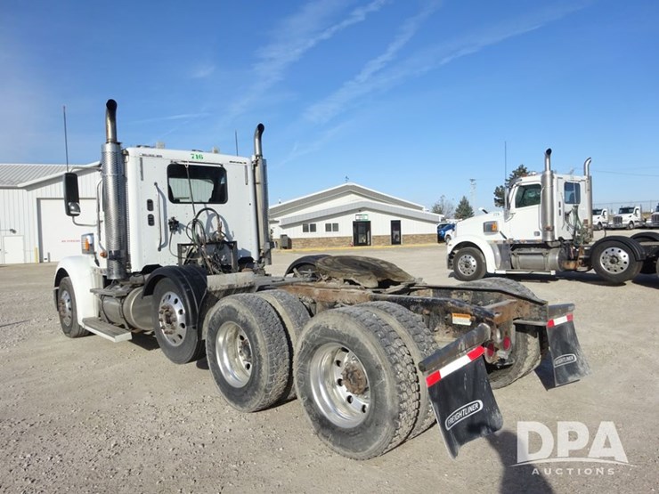 2016-freightliner-coronado-day-cab-glider-truck-(pz13983,-unit-716)-image-31