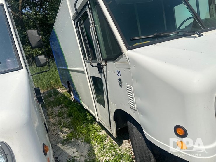 2012-ford-f59-image-6