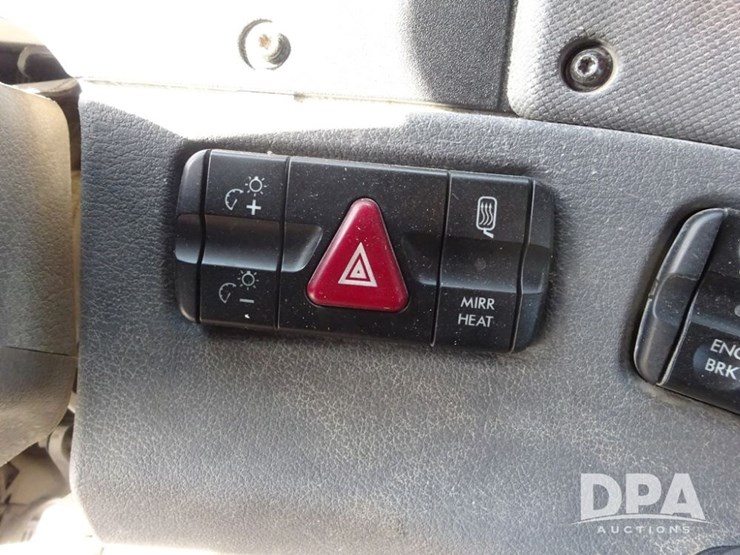 2018-freightliner-cascadia-day-cab-truck-(pz13986,-unit-405)-image-80