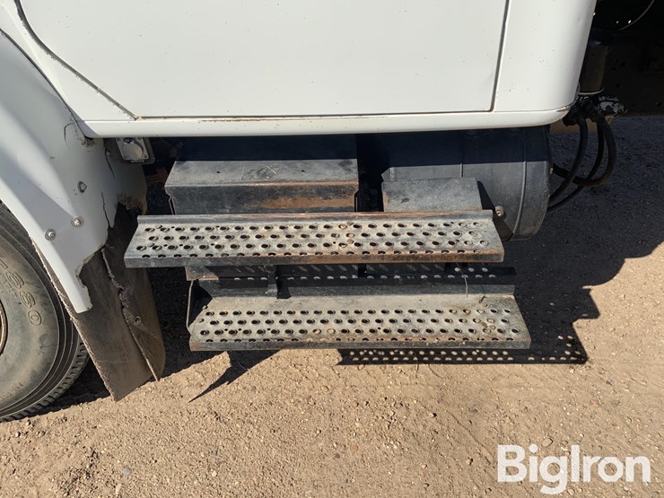 2001-international-4700-image-17