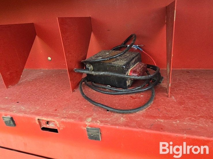 new-holland-660-image-16