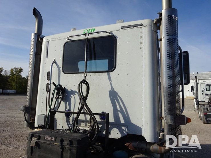 2016-freightliner-coronado-day-cab-glider-truck-(pz13982,-unit-720)-image-69