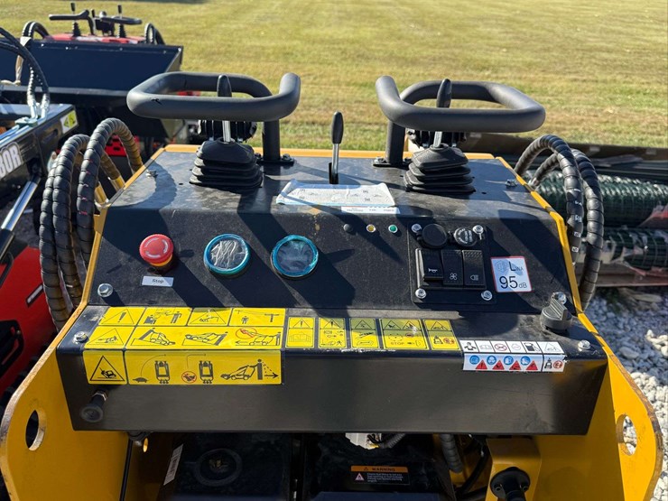 agt-mx-mrt14-mini-track-loader-image-3