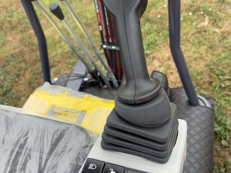 mini-excavator-mx12rx-image-25