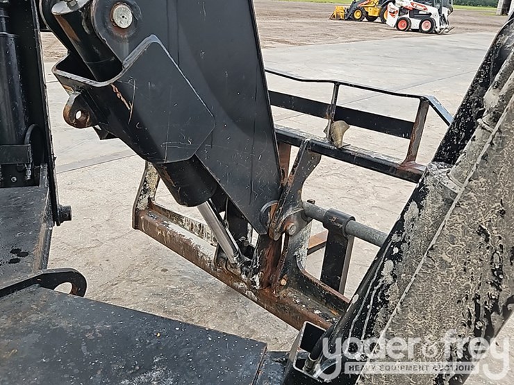 2016-sky-trak-10042-image-14