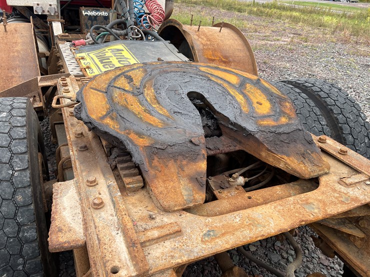 #1000-•-2005-mack-semi-tractor-(has-mi-title)-image-14