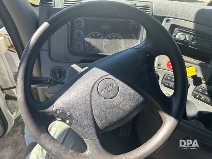 2012-freightliner-cascadia-truck-(cp1182-unit-517)-image-44