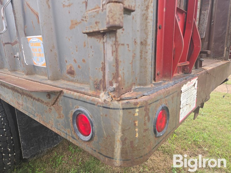 1976-ford-700-image-12