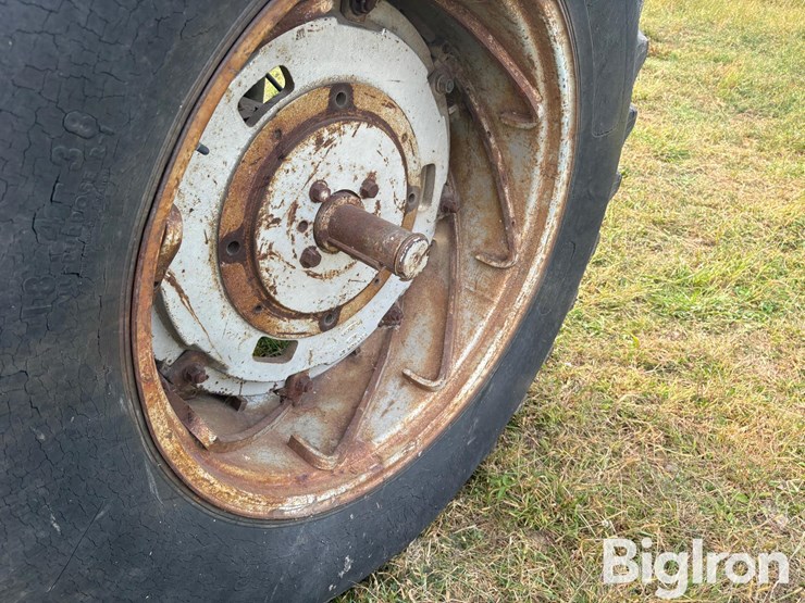 1977-massey-ferguson-1135-image-20