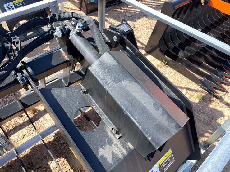 #4113-•-72"-rock-grapple-bucket-attachment-image-9