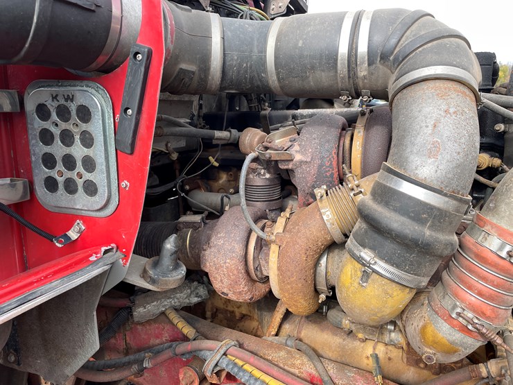 #1001-•-2004-kenworth-semi-tractor-(has-mi-title)-image-29