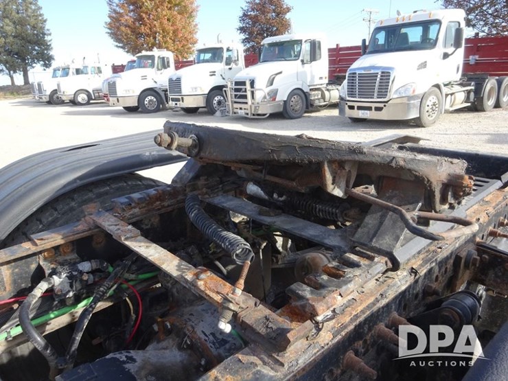 2018-freightliner-coronado-day-cab-glider-truck-(pz13985,-unit-775)-image-70