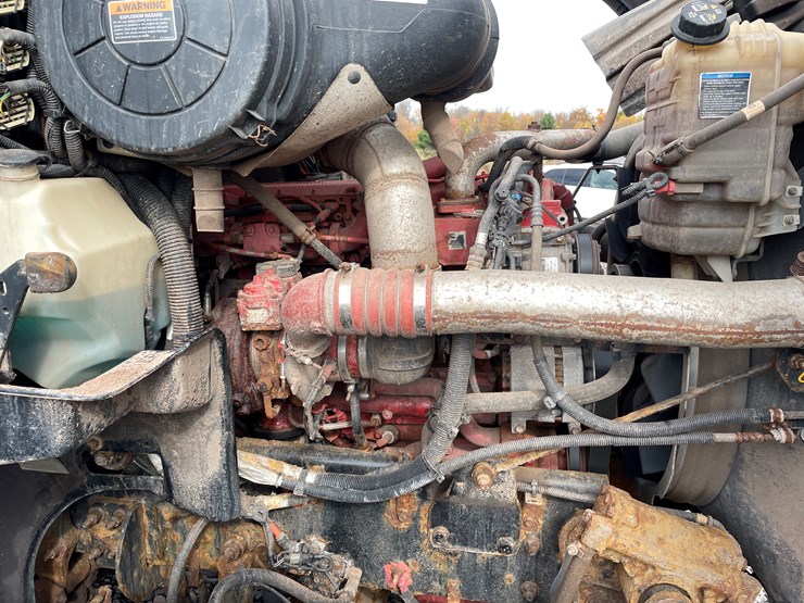 #1002-•-2021-international-semi-tractor-(has-mi-title)-image-47