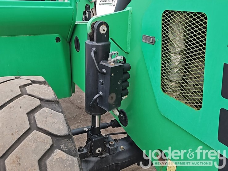 2016-sky-trak-10042-image-21