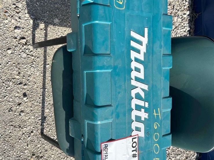 2017-makita-hm1307cb-35lb-demolition-hammer-image-1
